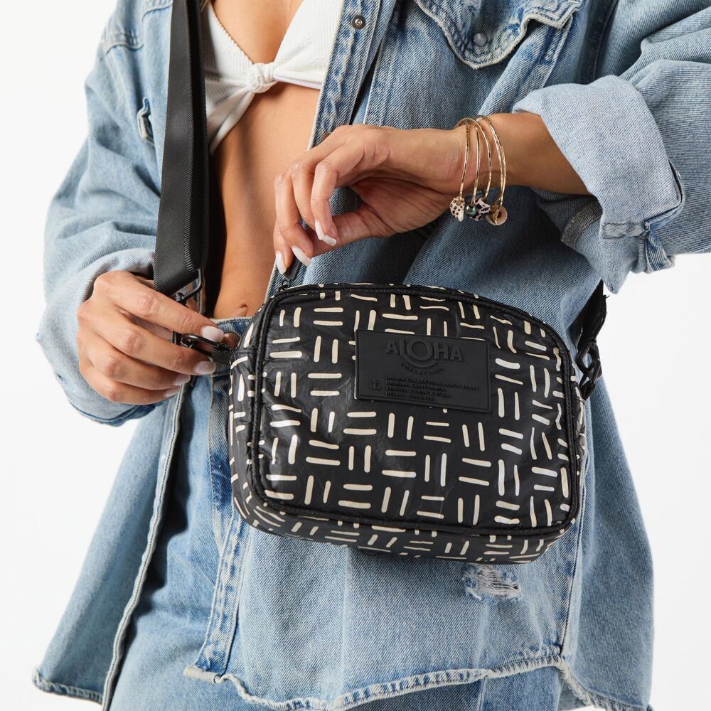 Aloha Collection• LE TOUR Rattan Cross Body Bag Purse - Picture 5 of 14